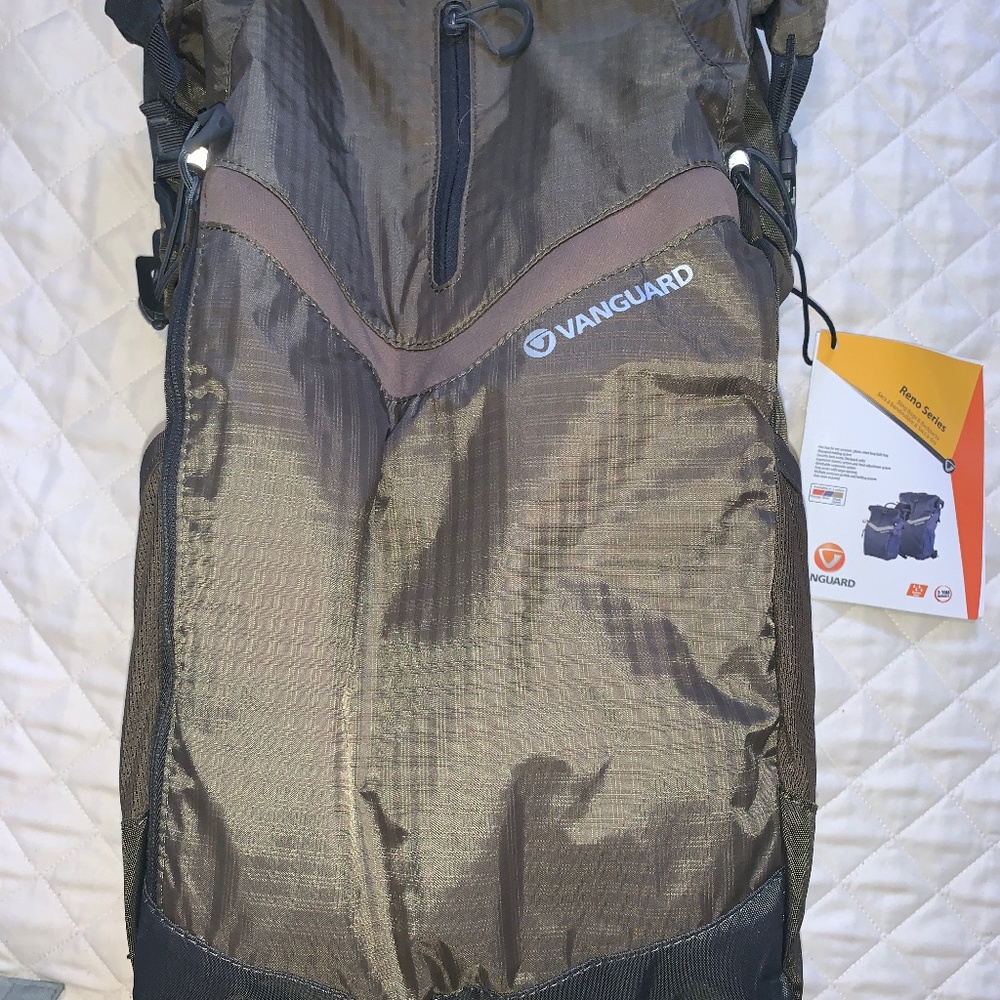 Vanguard Reno 48 DSLR Khaki/Green Backpack/Daypack - NWT
